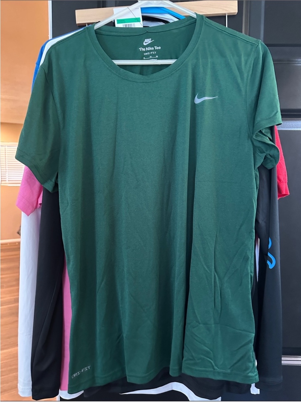 Nike Men’s Dri-FIT Short Sleeve Tee in Dark Green